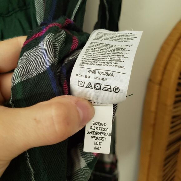 Old Navy The Classic Shirt Plaid Flannel Button Down S - Picture 8 of 8